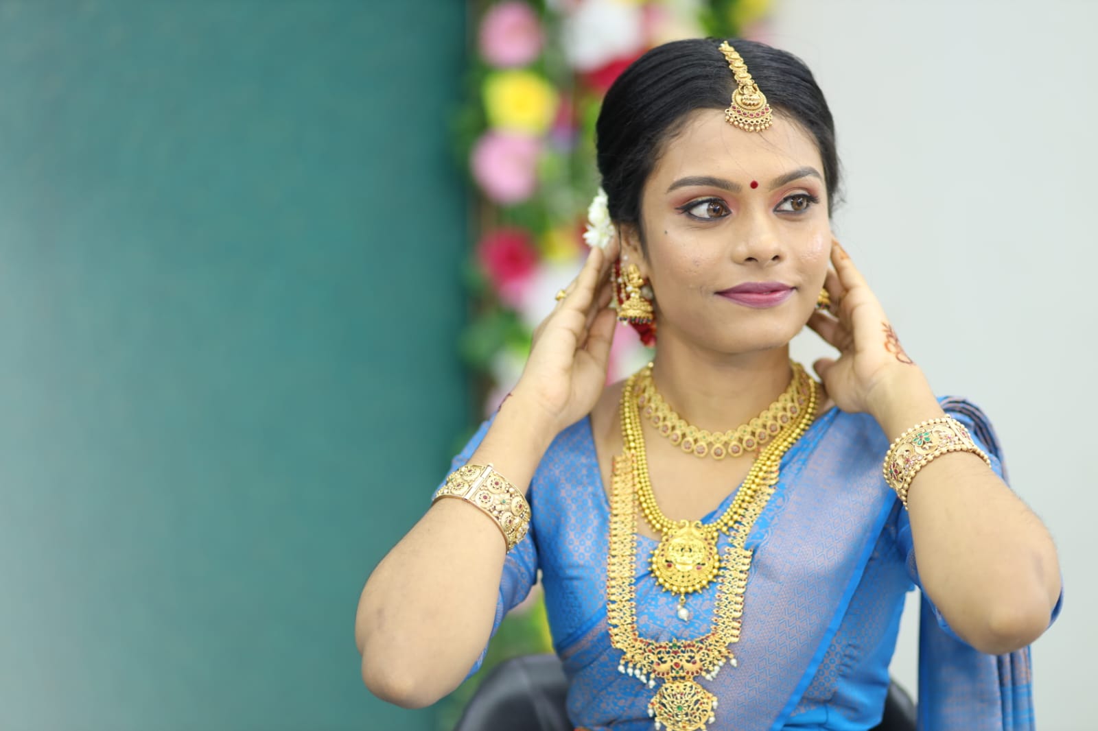 LIGIS FAMILY SALON AND MAKEUP STUDIO KONDOTTY