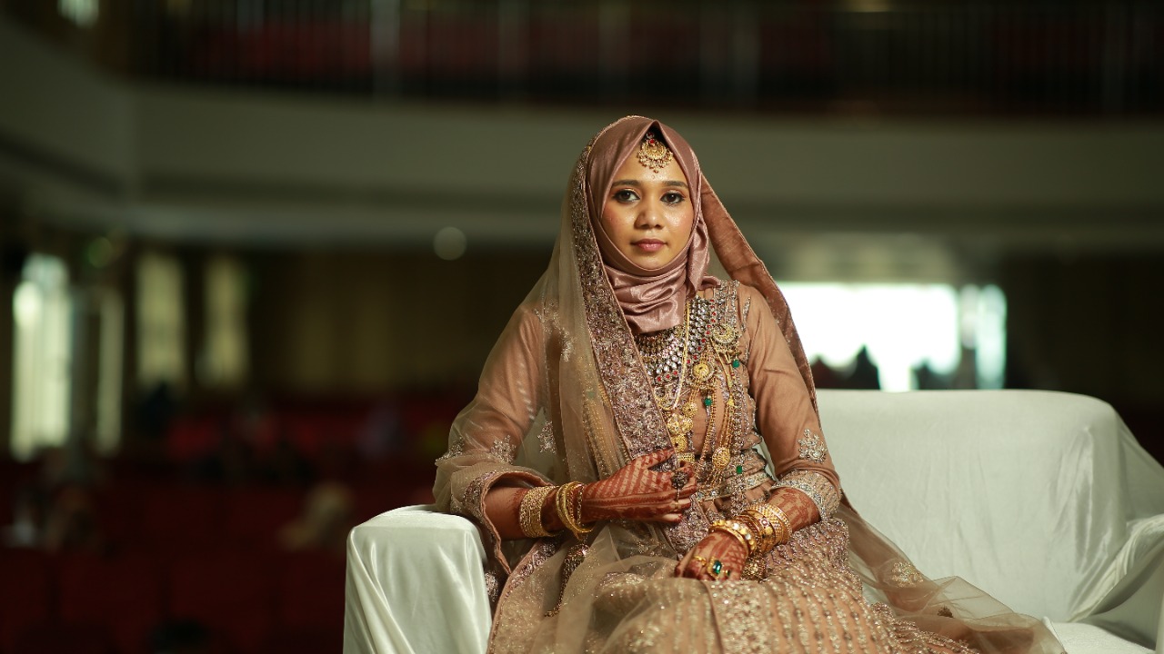 LIGIS FAMILY SALON AND MAKEUP STUDIO KONDOTTY